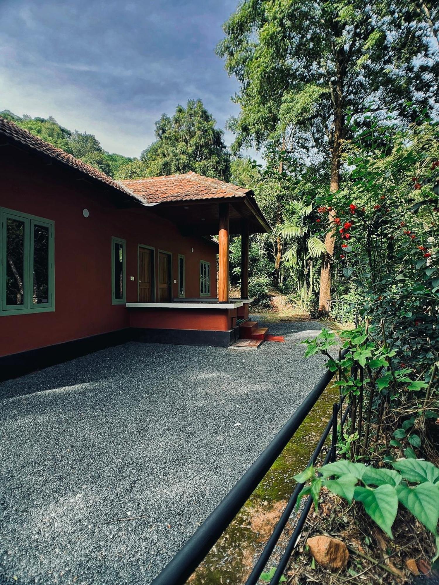 Mahout Resort Wayanad - An Experiential Jungle Stay With Waterfall カルペッタ エクステリア 写真