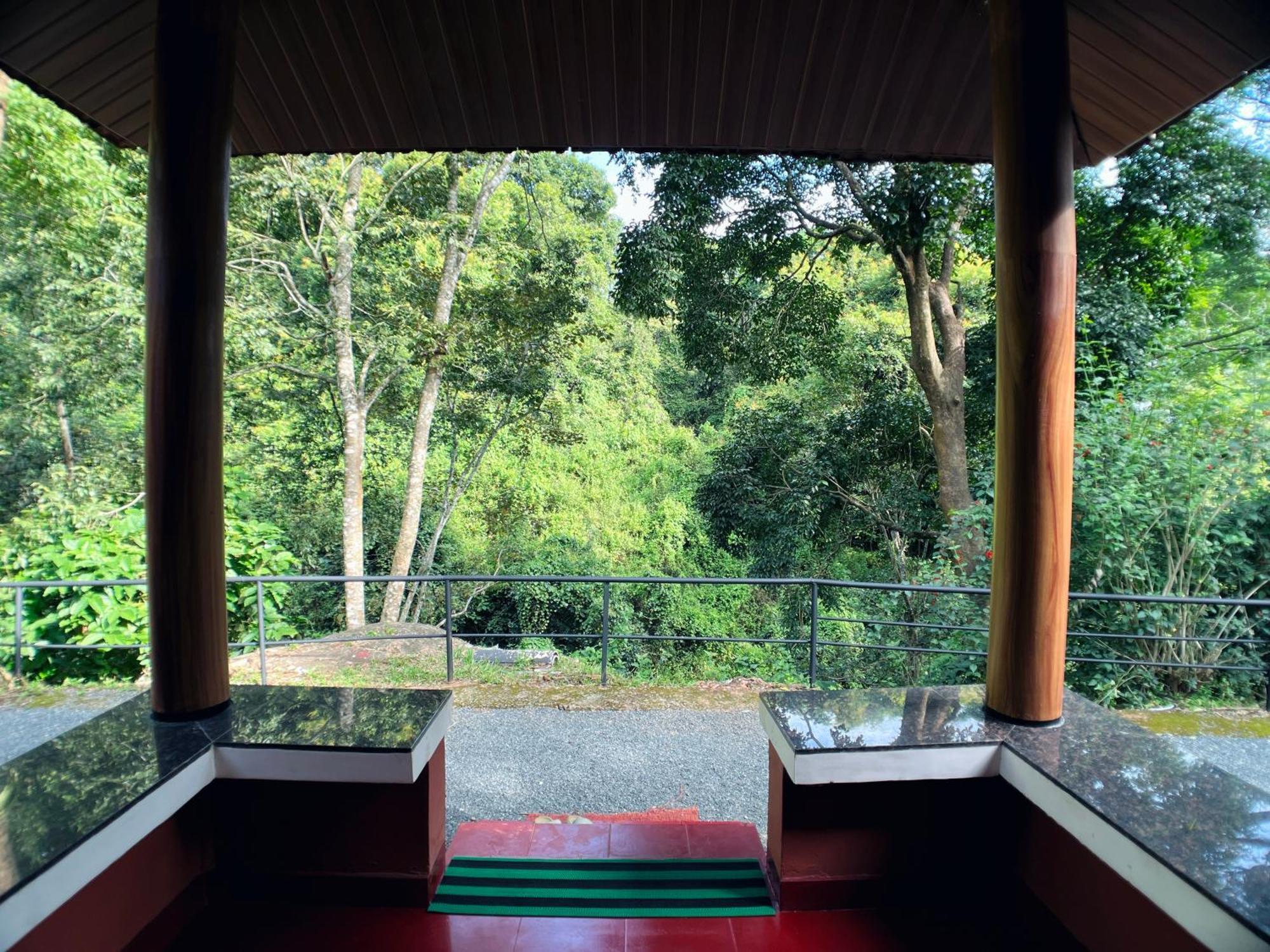 Mahout Resort Wayanad - An Experiential Jungle Stay With Waterfall カルペッタ エクステリア 写真